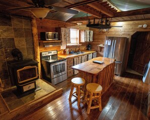 Fridge, microwave, oven, stovetop - Hikers and waterfall chaser friendly cabin (Pelsor)