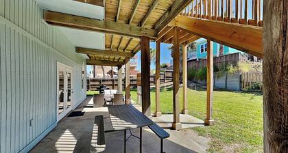 Coastal Hideaway | Cozy + Pet-Friendly Retreat