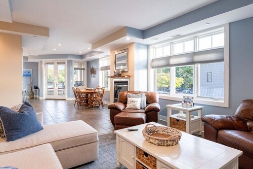 Stunning Downtown Condo w/ Water Views