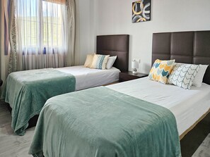 3 bedrooms, iron/ironing board, free WiFi