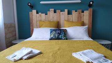 Double Room, Garden View | Hypo-allergenic bedding, individually decorated, free WiFi, bed sheets