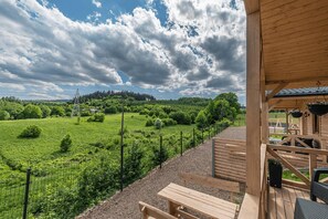 Outdoor dining - Cottage in Duszniki Zdrój with Panoramic View (Duszniki Zdrój)