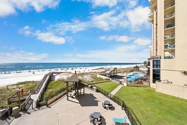 Property grounds - Phoenix II 2023| 2BR Sleeps 8 | Beach Front (Orange Beach)