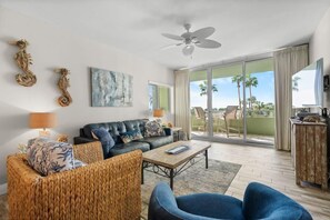 TV, tavolo da calcetto, tavolo da ping pong