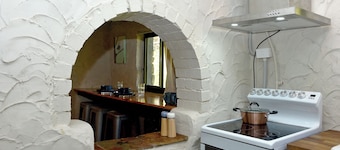 The Studio at Meadowbrook: close to the Barossa and Adelaide Hills wine regions.