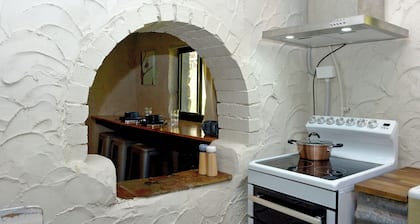 The Studio at Meadowbrook: close to the Barossa and Adelaide Hills wine regions.