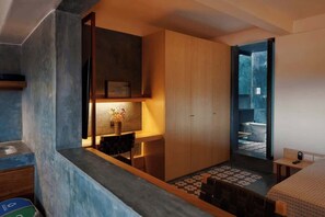 6 bedrooms, iron/ironing board, travel cot, WiFi