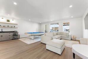 TV, video games - Desert Beachcomber: Desert Color Lagoon + Beaches (St. George)