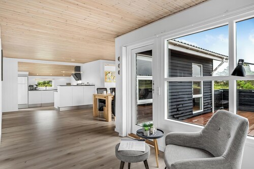 Charming holiday home near the North Sea, with outdoor sauna and outdoor spa.