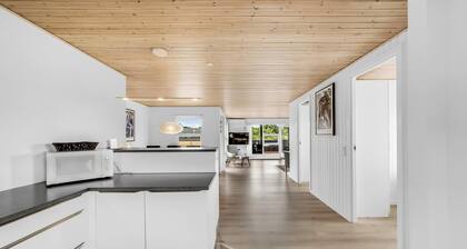 Charming holiday home near the North Sea, with outdoor sauna and outdoor spa.