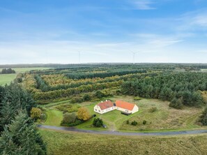 Exterior - Large pool house with activity room located in peaceful surroundings. (Frøstrup)