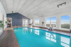 Pool - Pool and activity house with a 180-degree view of the North Sea, located at. (Frøstrup)