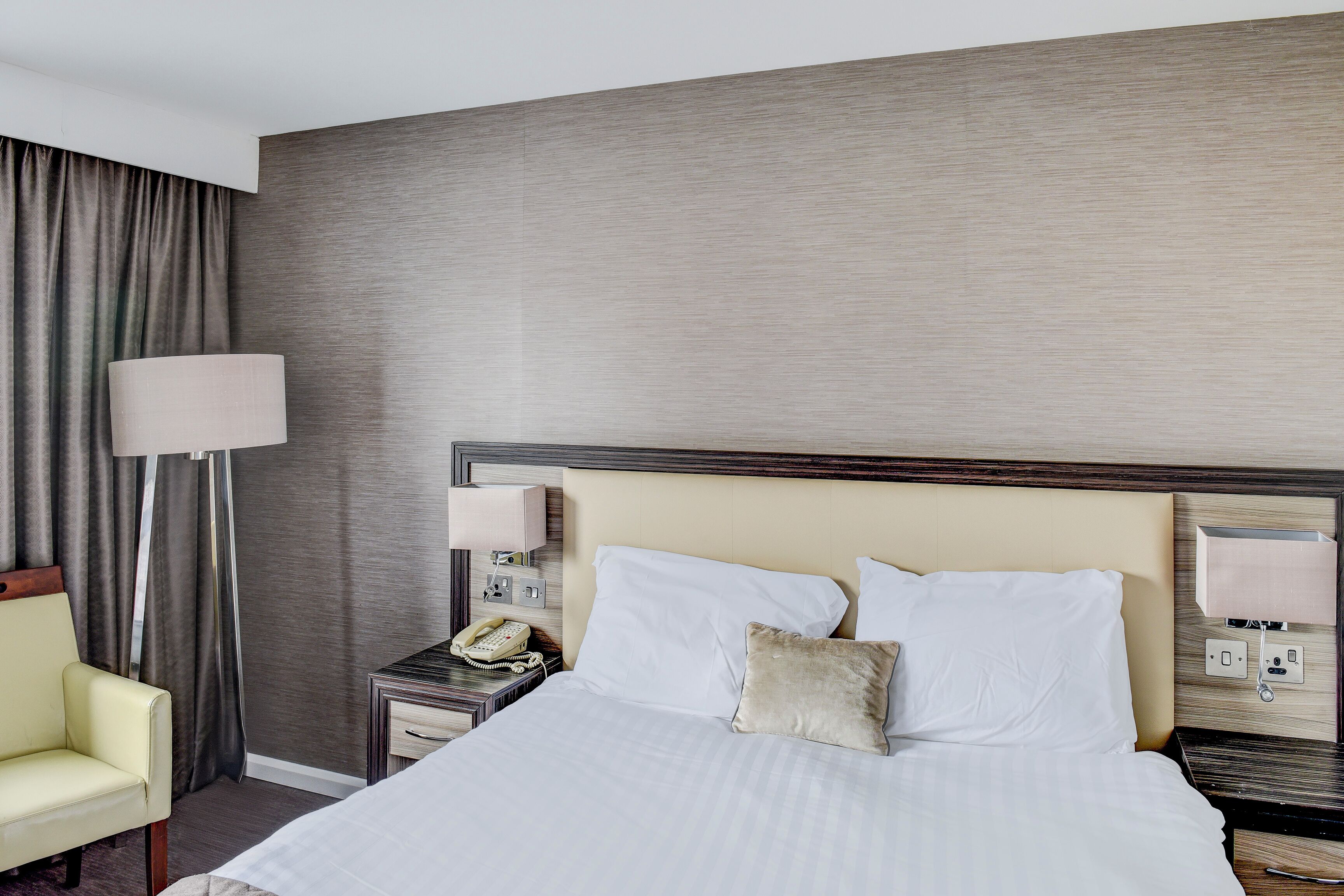 Deluxe Double Room | Desk, soundproofing, iron/ironing board, bed sheets