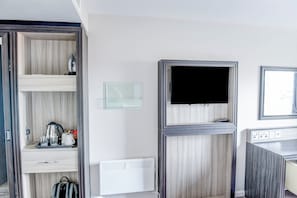 Habitació Deluxe, 1 llit doble | 1 dormitori, escriptori i habitacions insonoritzades