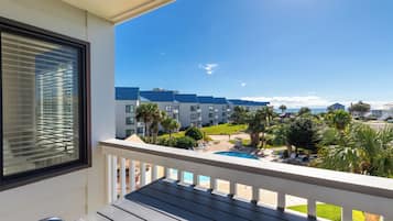 Condo Prestigio, 1 habitación, balcón | Balcón