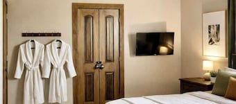 Private Guesthouse in Venus