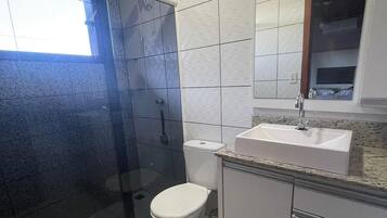 Premium House | Bathroom | Shower, towels