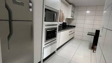 Premium House | Private kitchen | Fridge, microwave, oven, cookware/dishes/utensils