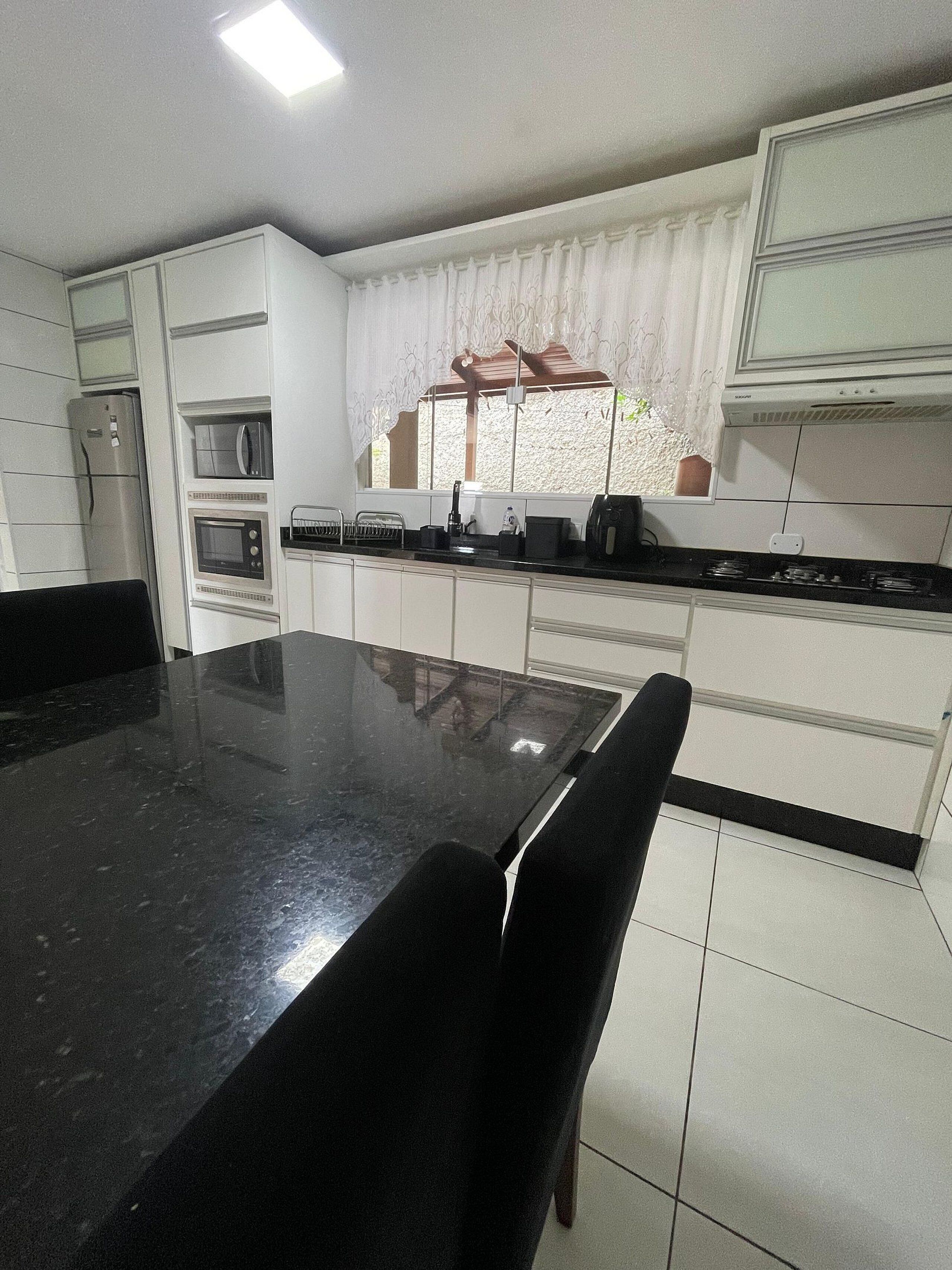 Premium House | Private kitchen | Fridge, microwave, oven, cookware/dishes/utensils