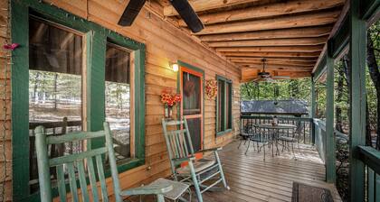 Suite Retreat-fireplace, hot tub, & fire pit