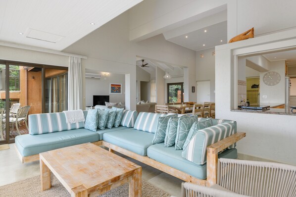 Luxury Villa | Living area | 45-inch flat-screen TV with satellite channels