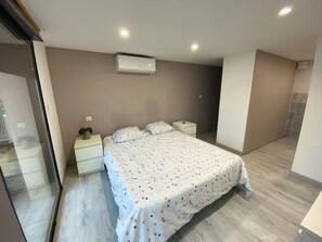 4 chambres, fer et planche à repasser, Wi-Fi gratuit, draps fournis