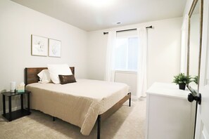 5 Schlafzimmer, Schreibtisch, Bügeleisen/Bügelbrett, kostenloses WLAN
