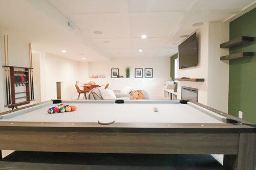 Family Friendly•Private Deck & Fire Pit•Pool Table•Gym•EV•Grill•Sleeps 8