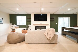 Smart TV, fireplace, ping pong, computer monitors