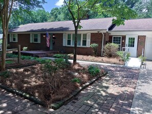 Exterior - Spacious 4-bedroom house in charming Winston-Salem with WiFi and fenced in yard. (Winston-Salem)
