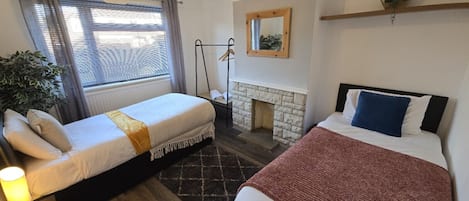 4 bedrooms, desk, iron/ironing board, free WiFi