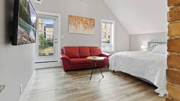 1 dormitori, planxa i posts de planxar, wifi i roba de llit