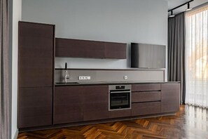 尊荣公寓, 1 间卧室 | 办公桌、笔记本电脑工作区、遮光窗帘、免费 WiFi