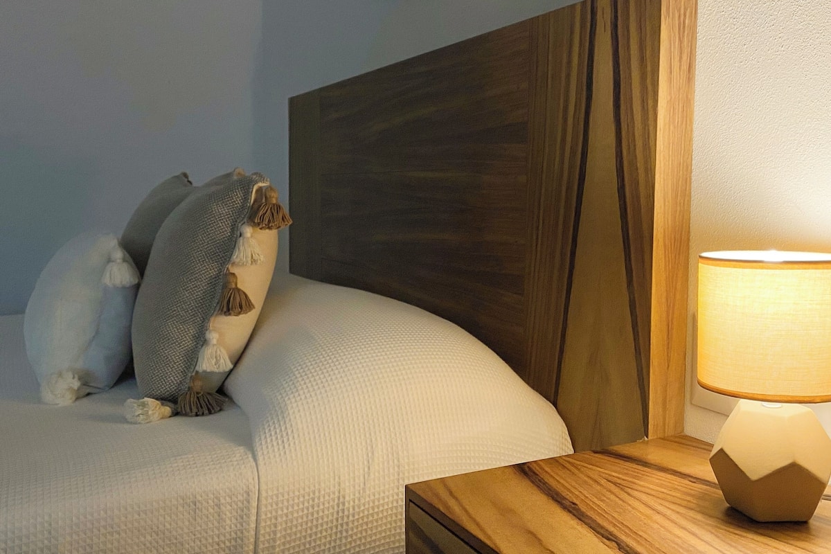 Standard Room, 1 Bedroom, Mountain View | 1 bedroom, in-room safe, blackout drapes, iron/ironing board