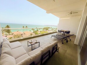 Superior suite, balkon, uitzicht op zee | Terras