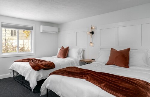 The Lincoln Motel- Lower Queens Room #1