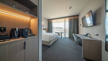 Premium Double or Twin Room, Lake View | Premium bedding, pillowtop beds, minibar, in-room safe