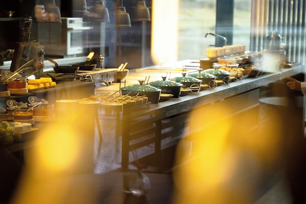 Petit déjeuner buffet (30 EUR par personne)