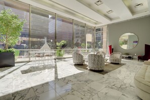 Sala de estar en el lobby