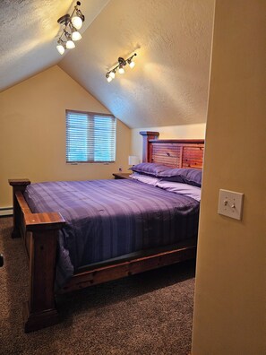 5 bedrooms, desk, iron/ironing board, free WiFi
