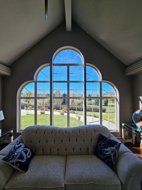 Smart TV, fireplace, computer monitors, printers