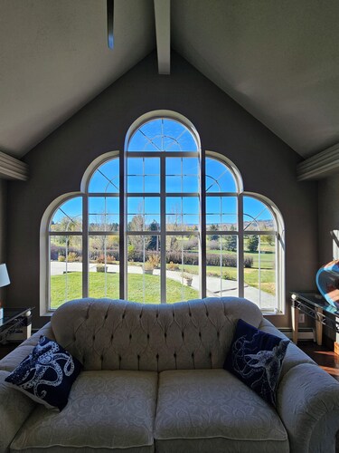 Spacious 5 Bedroom, family-friendly home on Stunning Golf Course In Butte, MT