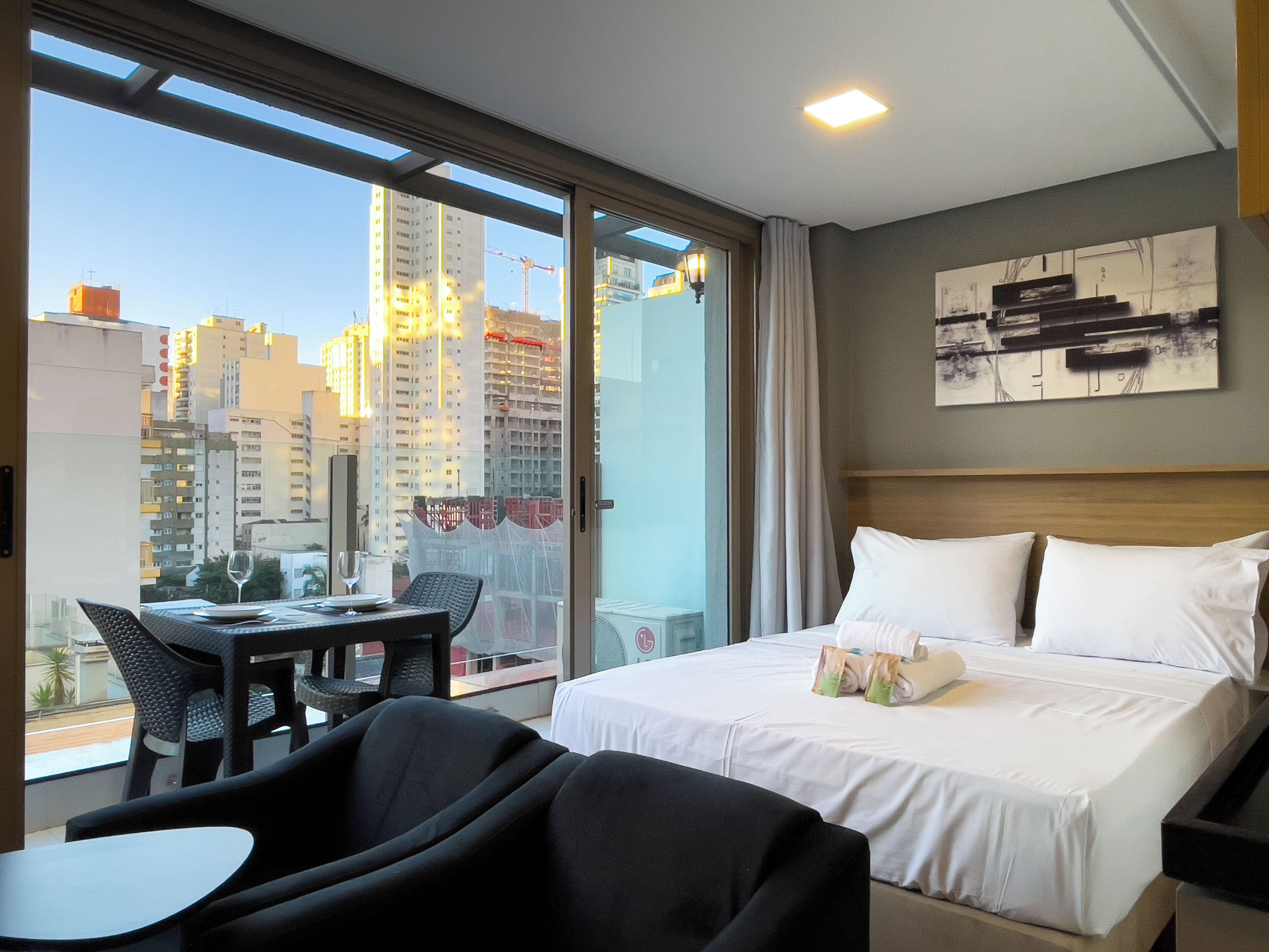 Estudio | 1 dormitorio, cortinas opacas, tabla de planchar con plancha