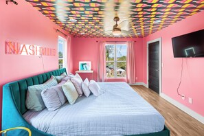 3 bedrooms, iron/ironing board, WiFi, bed sheets - Ultimate Bach 10min to DT, Insta Walls Every Room (Nashville)