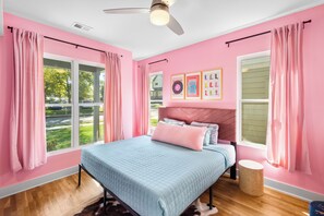 3 slaapkamers, een strijkplank/strijkijzer, wifi, beddengoed