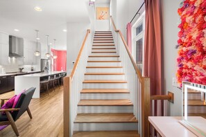 Interior - Ultimate Bach 10min to DT, Insta Walls Every Room (Nashville)