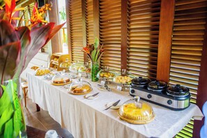 Bao gồm bữa sáng buffet hàng ngày 