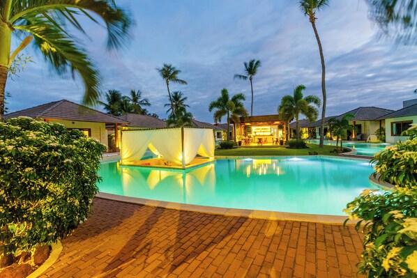 Kolam renang outdoor