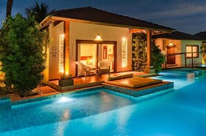 Kamar Double Standar | 1 kamar tidur, minibar, brankas, dan tirai kedap cahaya