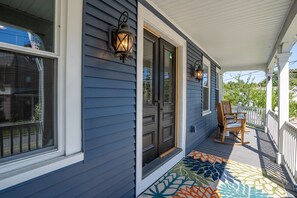 Exterior detail - Easiest Location! Rent a Boat, Attend a Wedding! 2600sqft on Main St Meredith (Meredith)